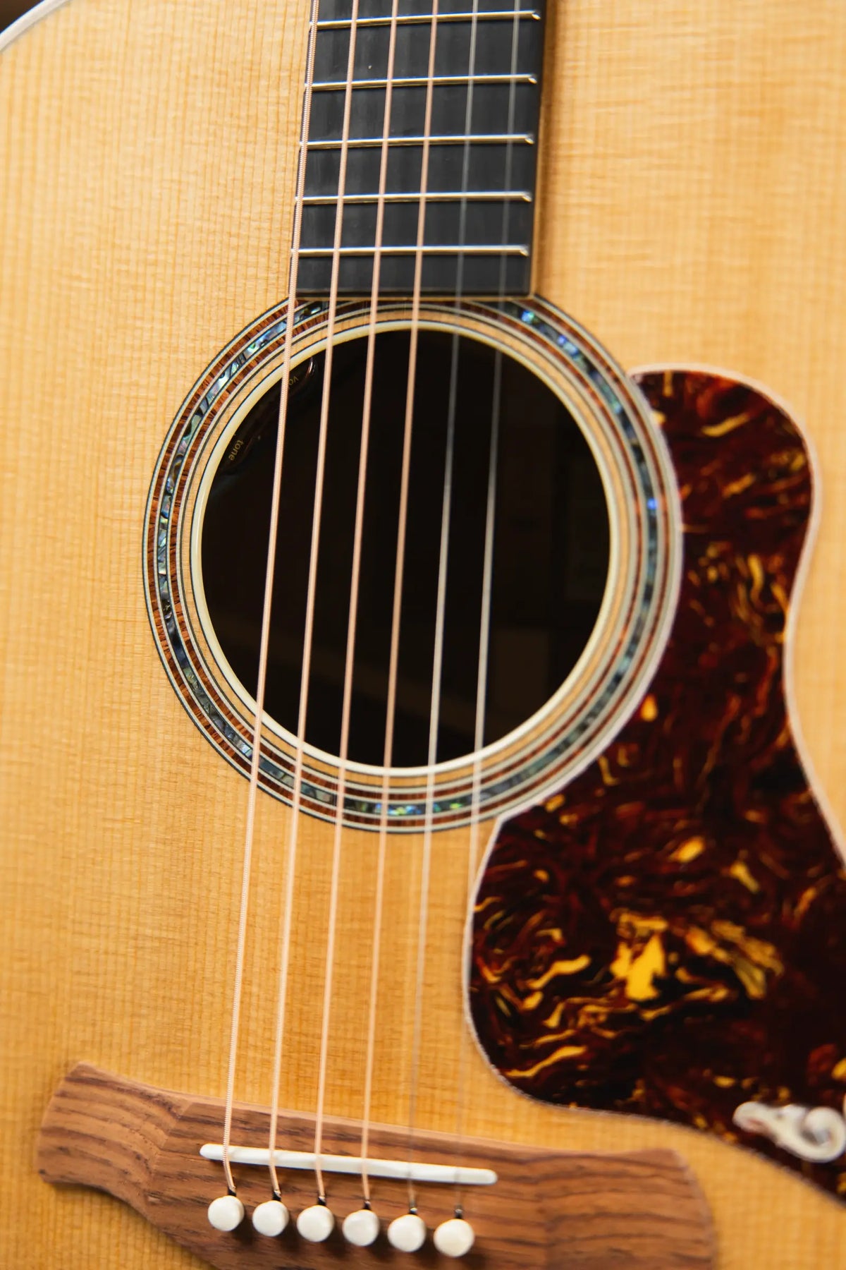 Taylor Gold Label 814e Super Auditorium Acoustic/Electric Guitar - Natural Top with Hardshell Case - Demo