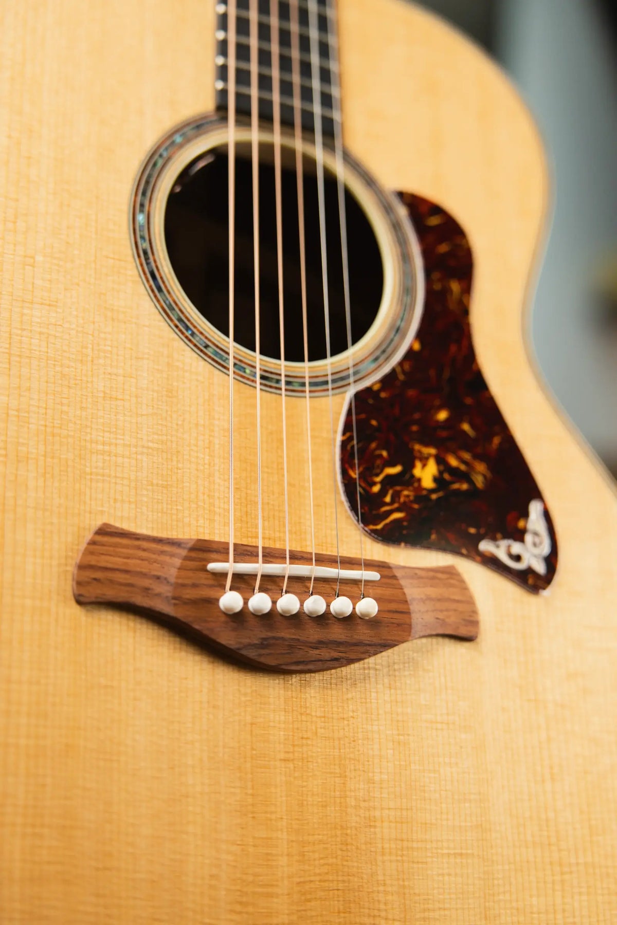 Taylor Gold Label 814e Super Auditorium Acoustic/Electric Guitar - Natural Top with Hardshell Case - Demo
