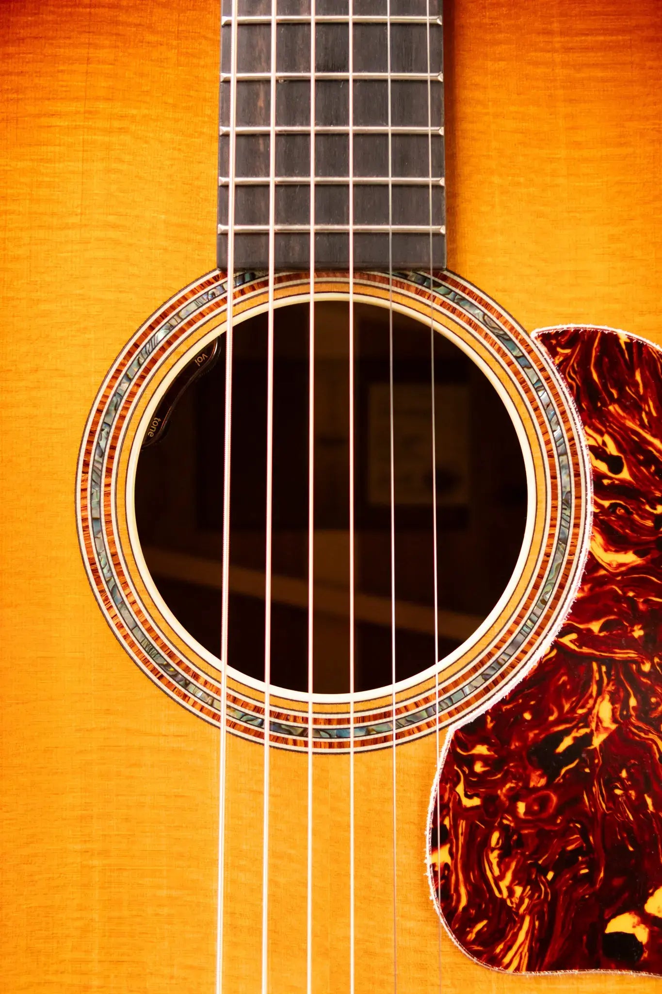 Taylor Gold Label 817e SB Grand Pacific Acoustic/Electric Guitar - Sunburst with Hardshell Case