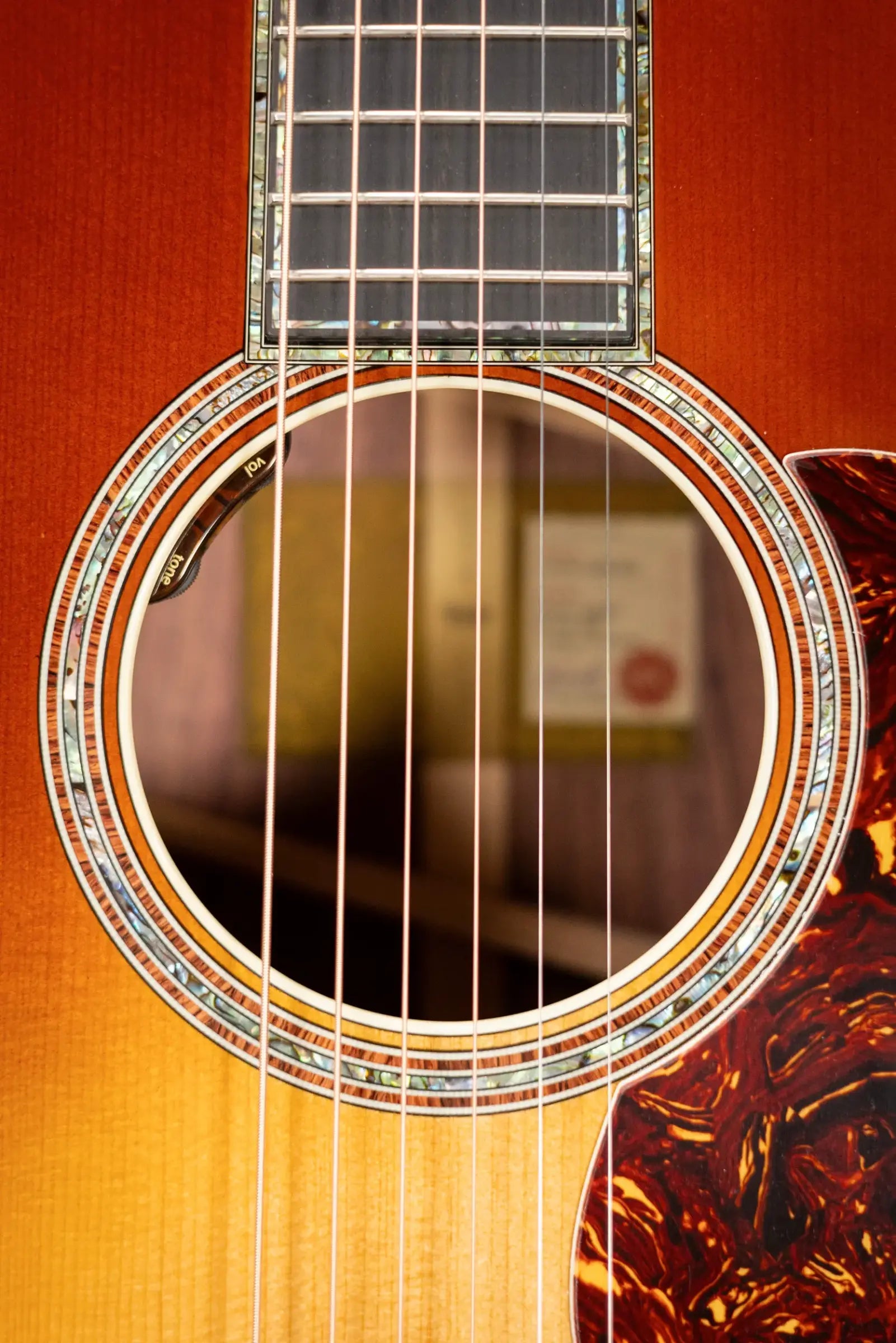 Taylor Gold Label 914e SB Super Auditorium Acoustic/Electric Guitar - Sunburst with Hardshell Case