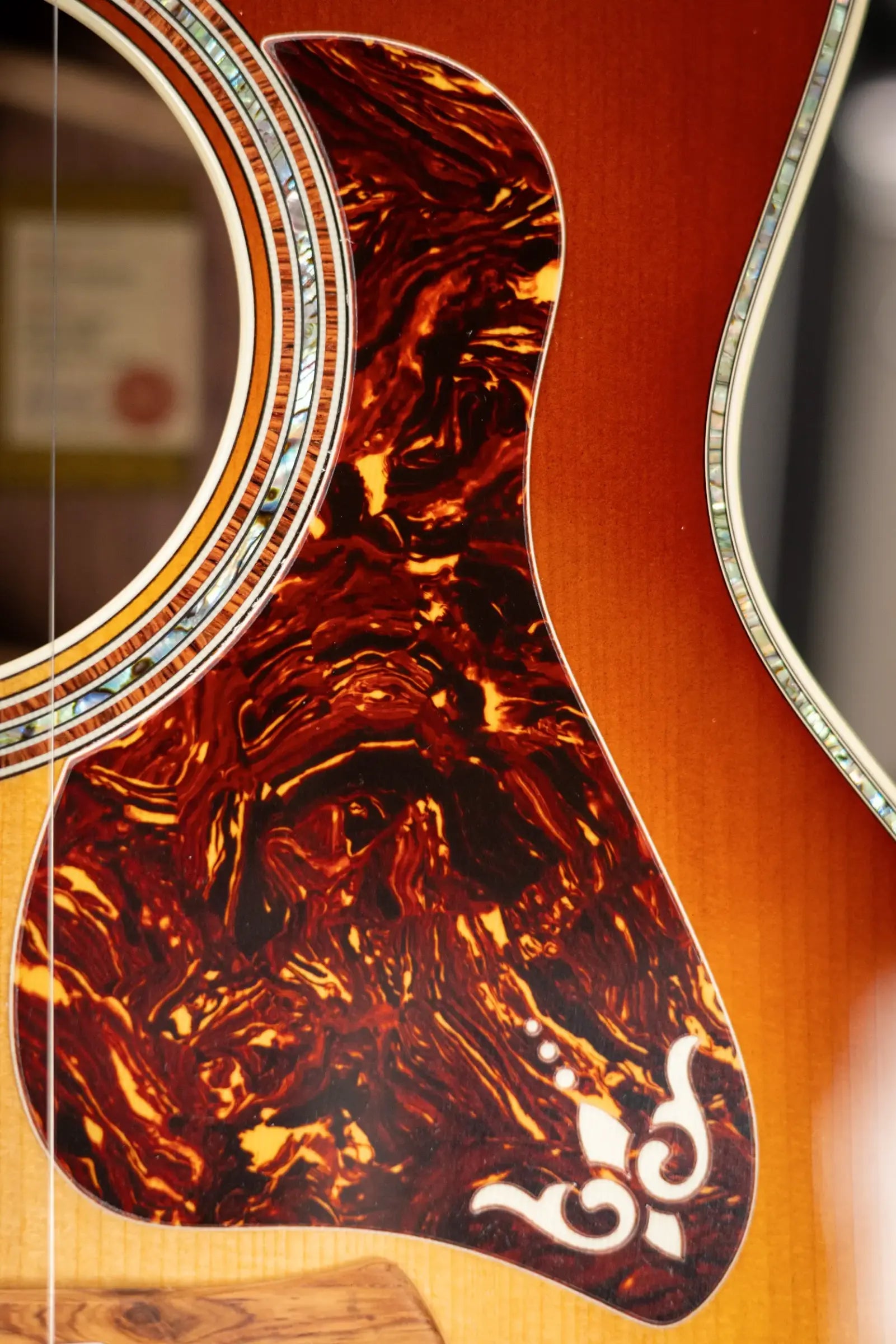 Taylor Gold Label 914e SB Super Auditorium Acoustic/Electric Guitar - Sunburst with Hardshell Case
