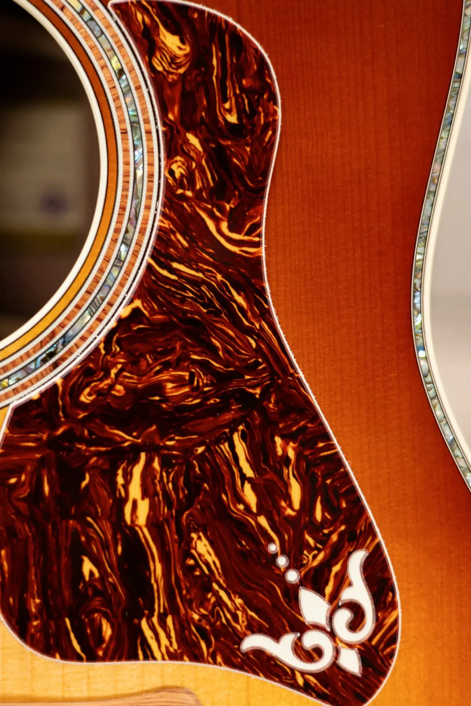 Taylor Gold Label 917e SB Grand Pacific Acoustic/Electric Guitar - Sunburst with Hardshell Case