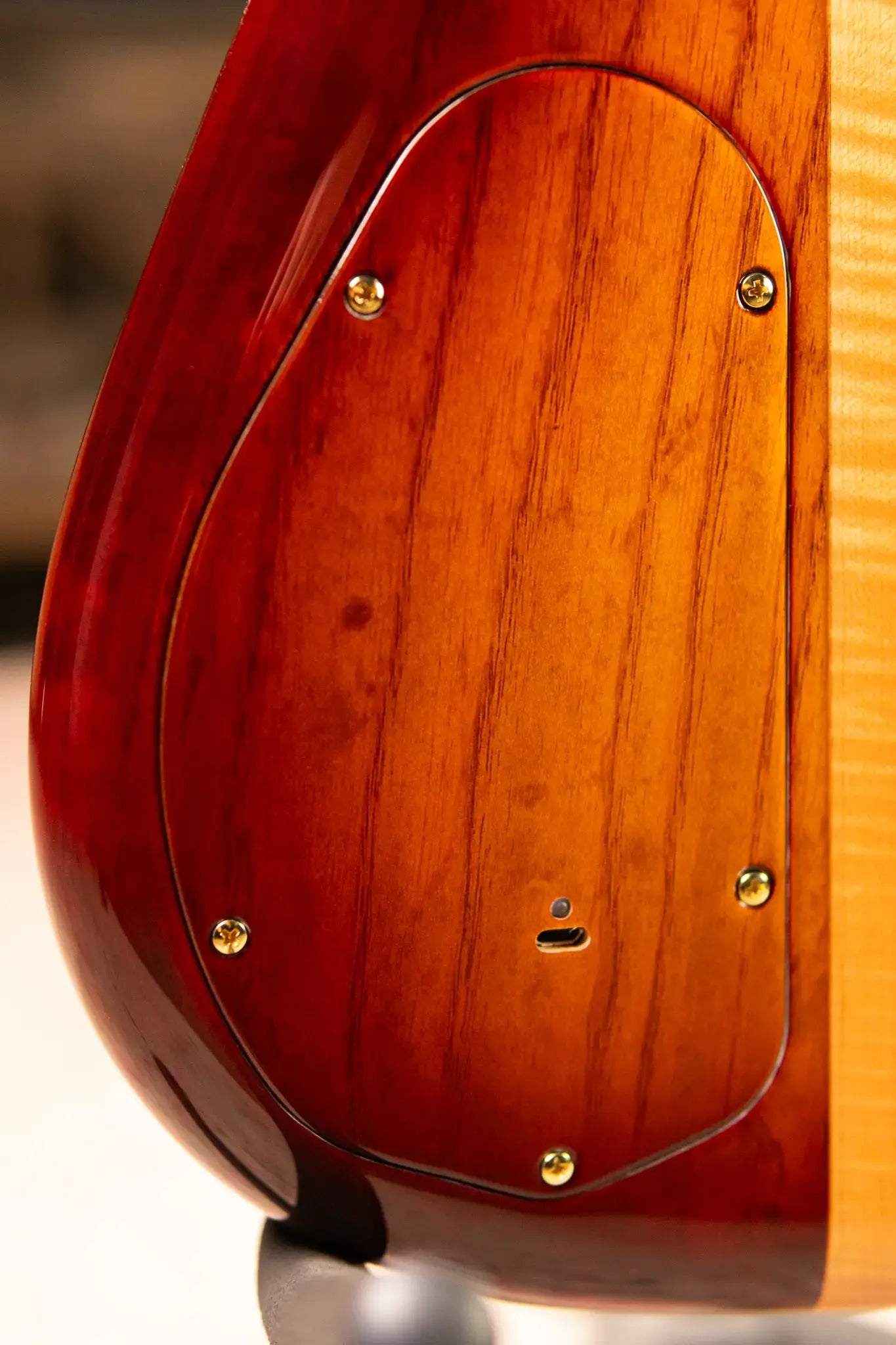 Warwick 2025 Limited Edition Masterbuilt Streamer Stage II NT Bass - Bleached Honey Sunset Burst with Gig Bag