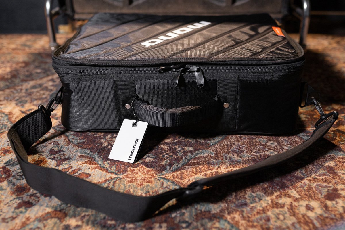 mono club accessory case 2.0 black haggertys 3