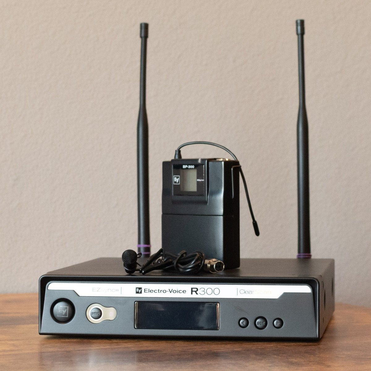 new EV R300 LAPEL WIRELESS MICROPHONE haggertys 02