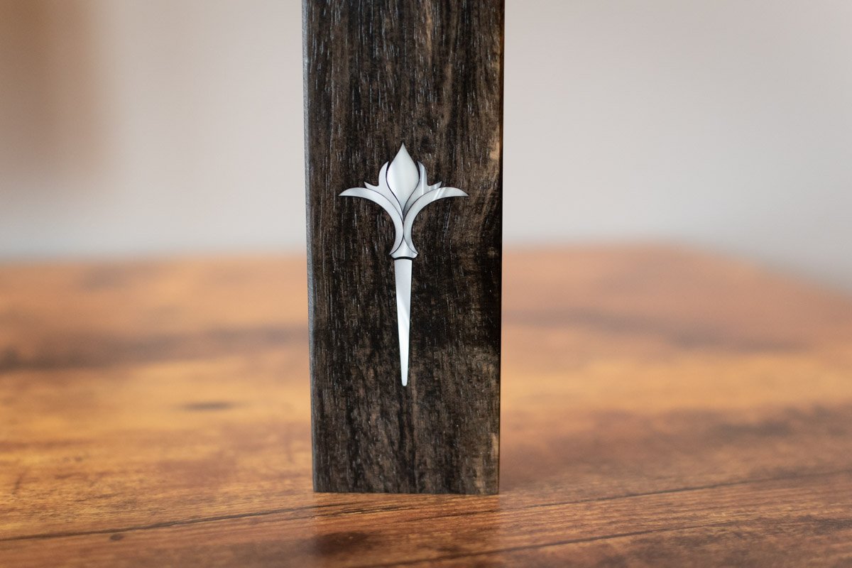 Taylor Nouveau Guitar Hanger - Ebony, Acrylic Inlay