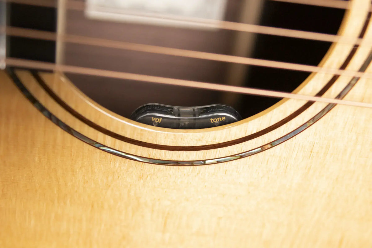 Alvarez LD70e Laureate Dreadnought Acoustic/Electric Guitar - Daybreak with Softshell Case - Demo