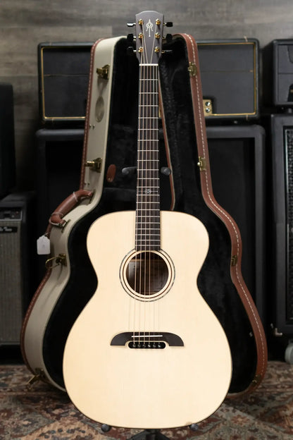 Alvarez Yairi Reserve FYM77 Limited Edition 1-of-10 Folk/OM Acoustic Guitar with Hardshell Case - Used