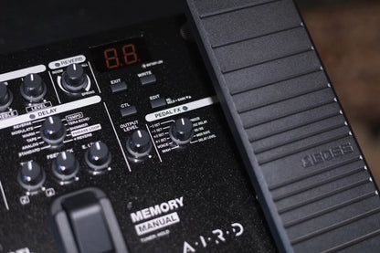 Boss ME-90 Multi-Effects Guitar Processor Pedal Board