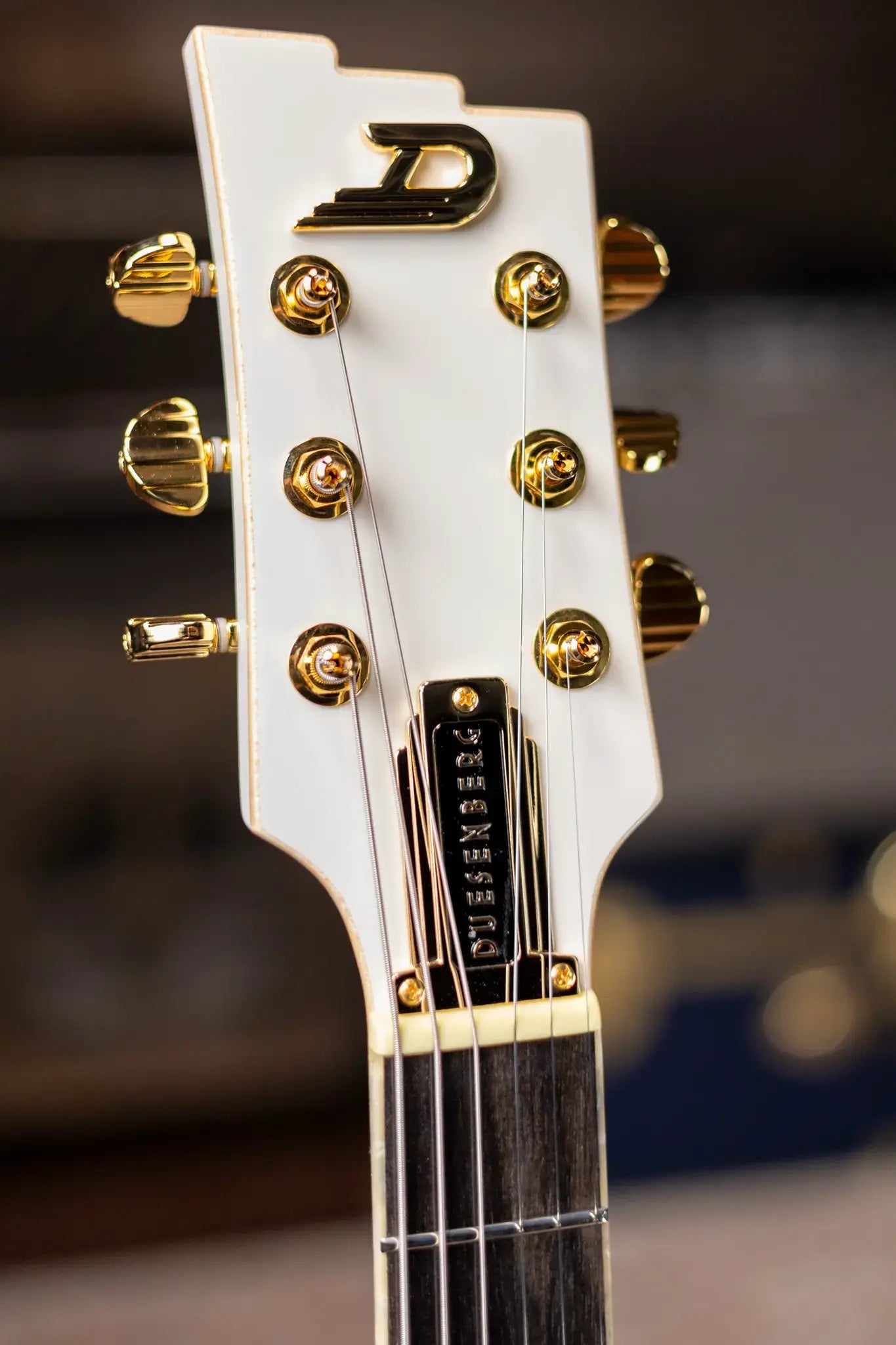 Duesenberg Fantom A Electric Guitar Aged White with Hardshell Case 6740fb29d2a4a