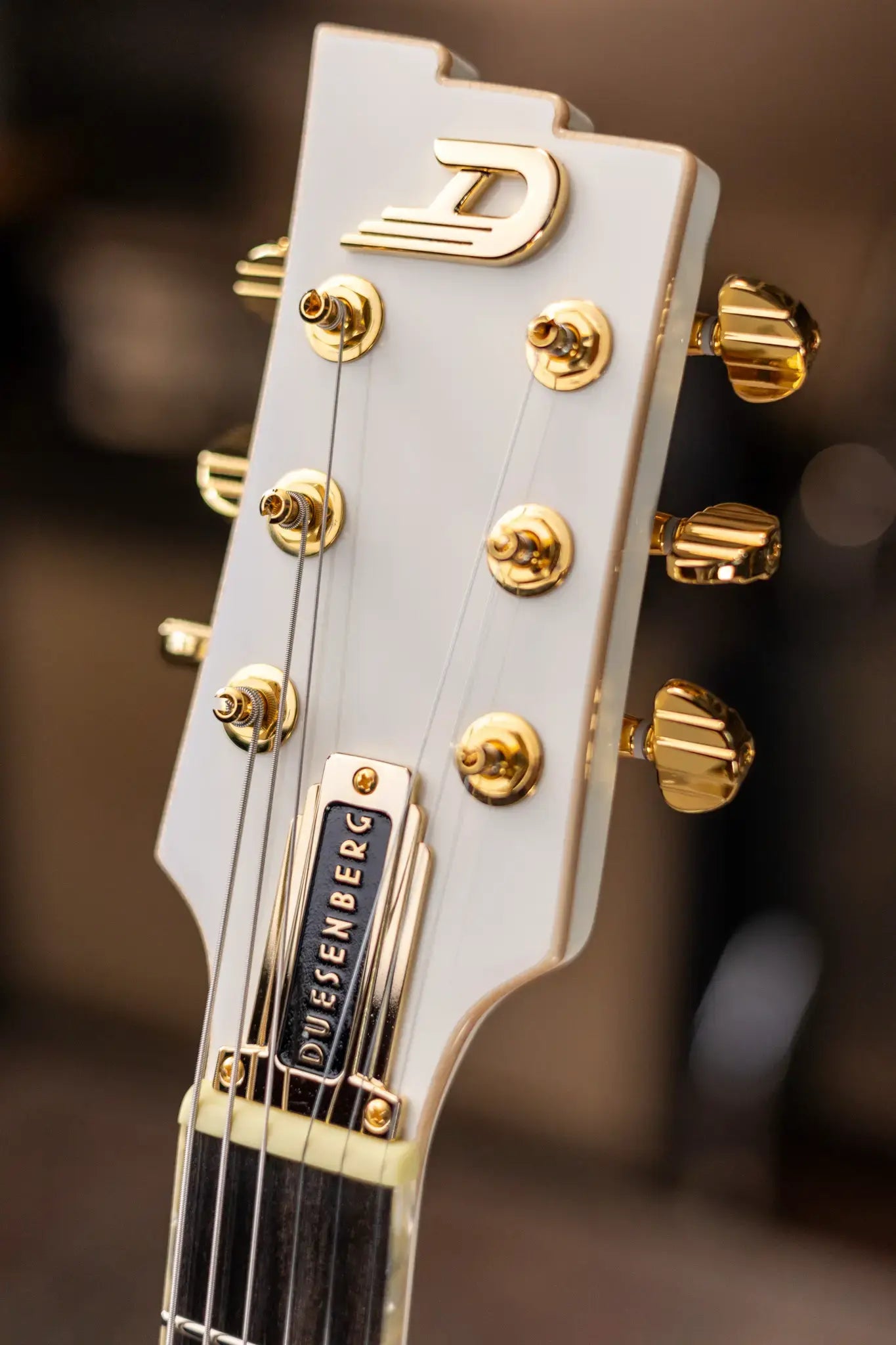 Duesenberg Fantom A Electric Guitar Aged White with Hardshell Case 6740fb2a692de