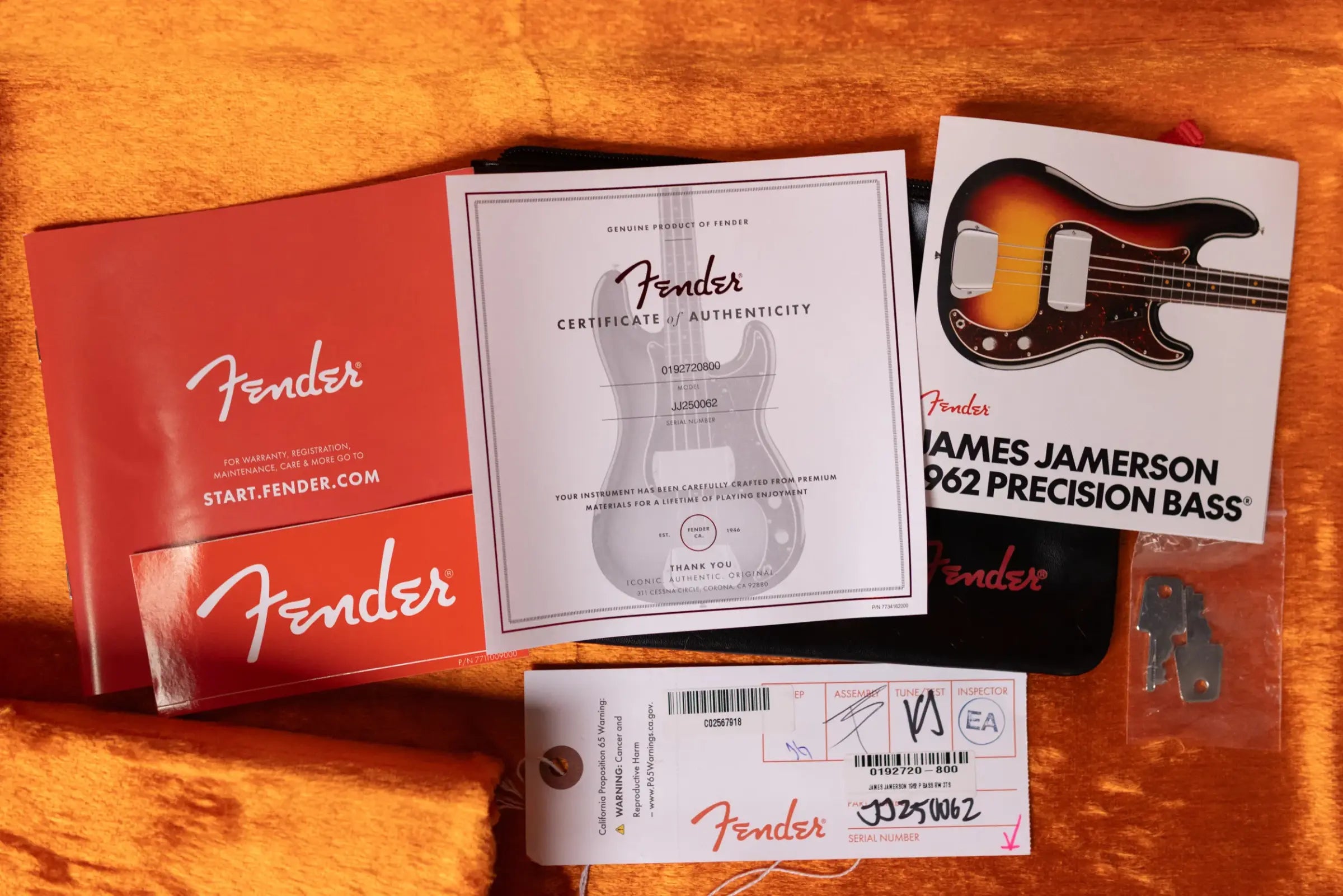 Fender James Jamerson 1962 Precision Bass - 3-Tone Sunburst with Hardshell Case