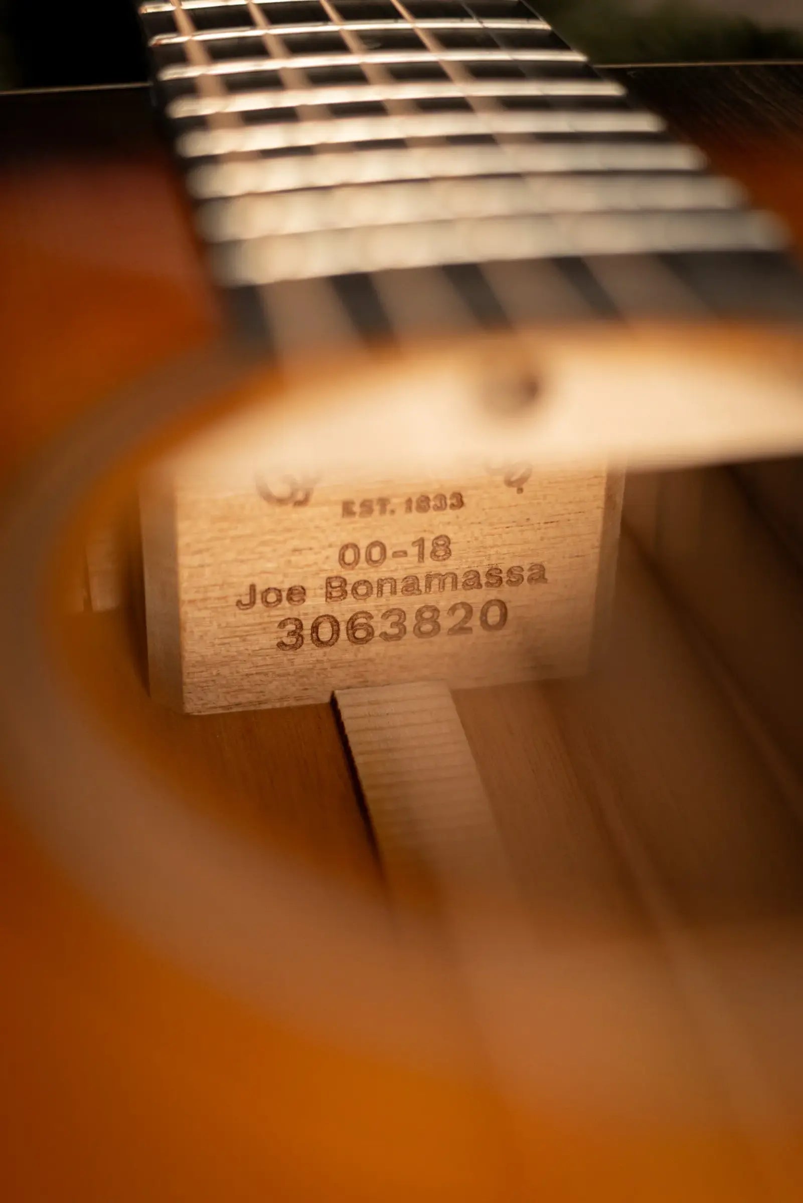 Martin 00-18 Joe Bonamassa Signature Acoustic Guitar - Burst with Hardshell Case