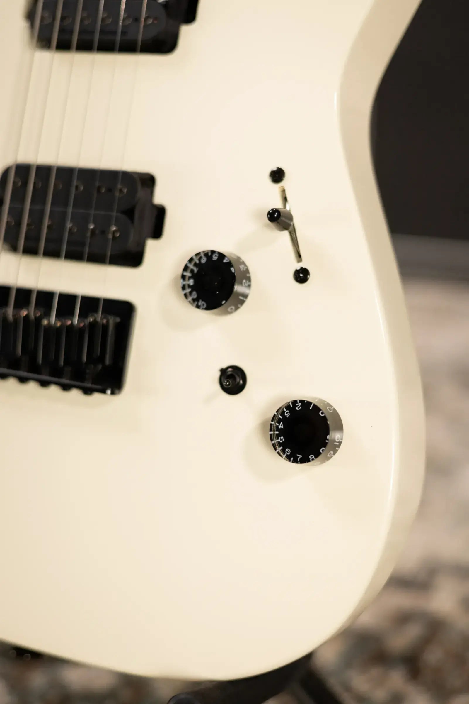 Charvel Pro-Mod Plus Dinky DK24 HH HT EB Electric Guitar - Chreme White with Gig Bag