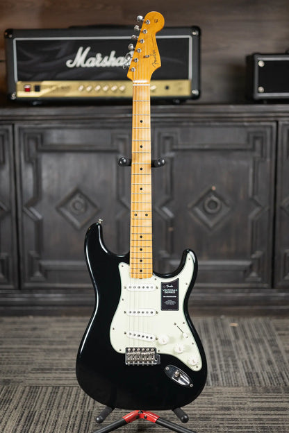 Fender Vintera II Road Worn '60s Stratocaster Electric Guitar, Maple Fingerboard - Black with Hardshell Case - Demo
