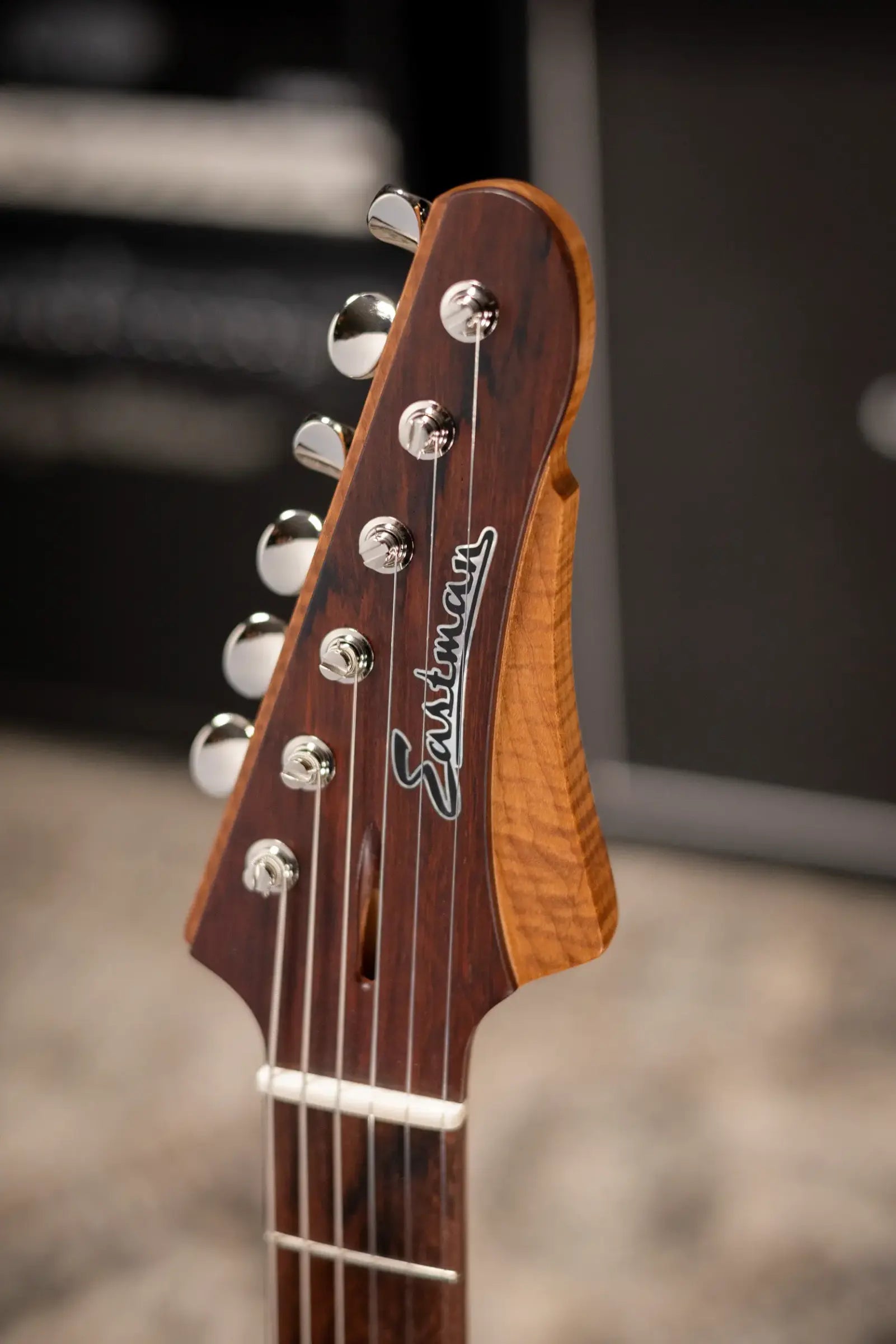 Eastman D'Ambrosio Series Offset '64 - Made in California - Electric Guitar - Vintage White with Hardshell Case