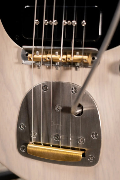 Eastman D'Ambrosio Series Offset '64 - Made in California - Electric Guitar - Vintage White with Hardshell Case
