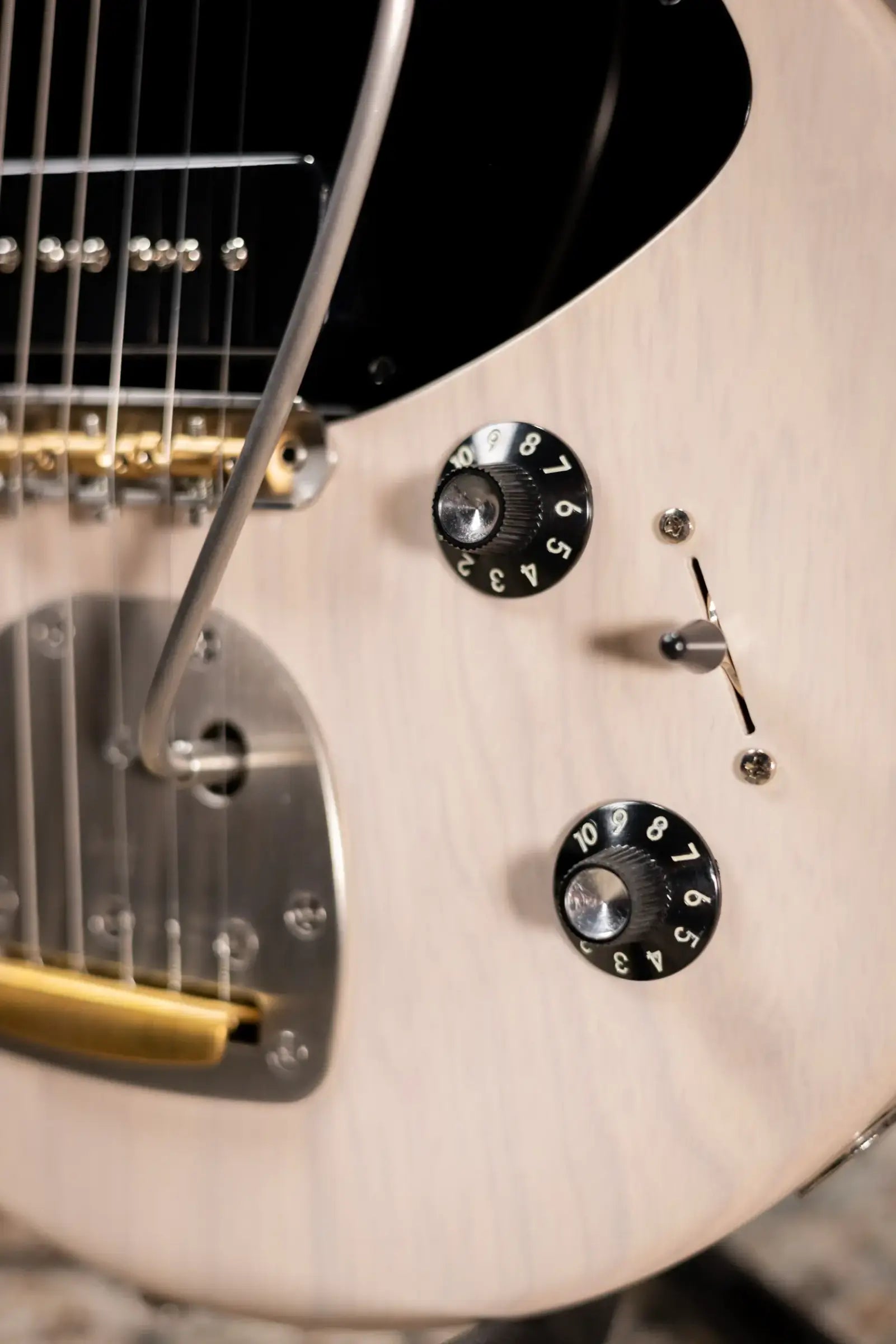 Eastman D'Ambrosio Series Offset '64 - Made in California - Electric Guitar - Vintage White with Hardshell Case