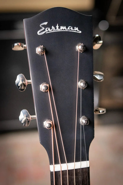 Eastman E10SS-TC Thermo-Cured Dreadnought Acoustic Guitar - Sunburst with Hardshell Case