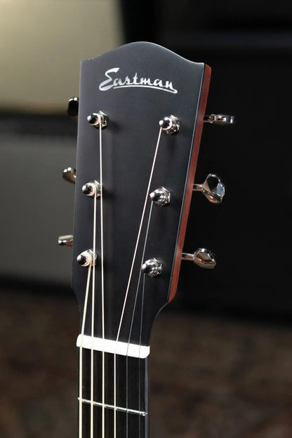 Eastman E10 OOSS-TC Acoustic Guitar - Sunburst with Hardshell Case