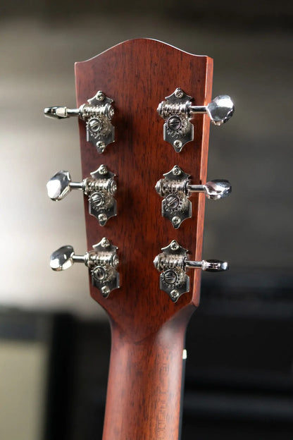 Eastman E10 OOSS-TC Acoustic Guitar - Sunburst with Hardshell Case