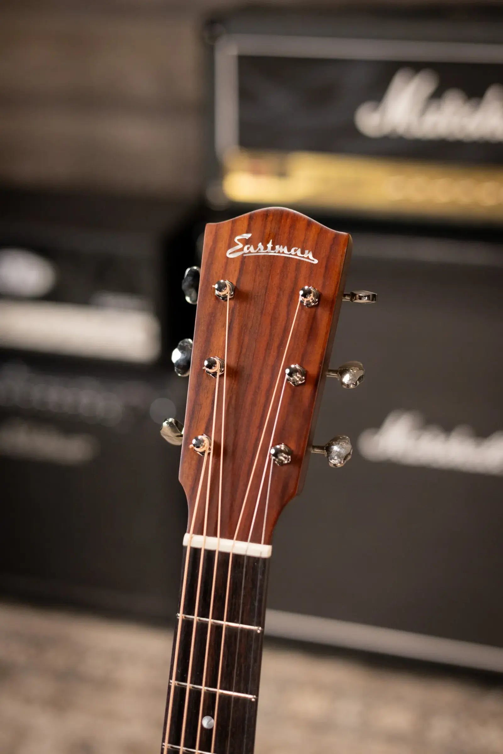 Eastman E20SS-TC Thermo-Cured Dreadnought Acoustic Guitar - Sunburst with Hardshell Case