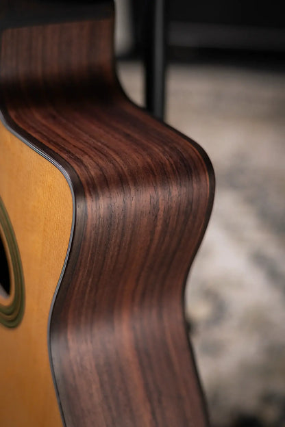 Eastman Guitars DM3 Grande Bouche Acoustic Guitar - Natural with Structured Gig Bag