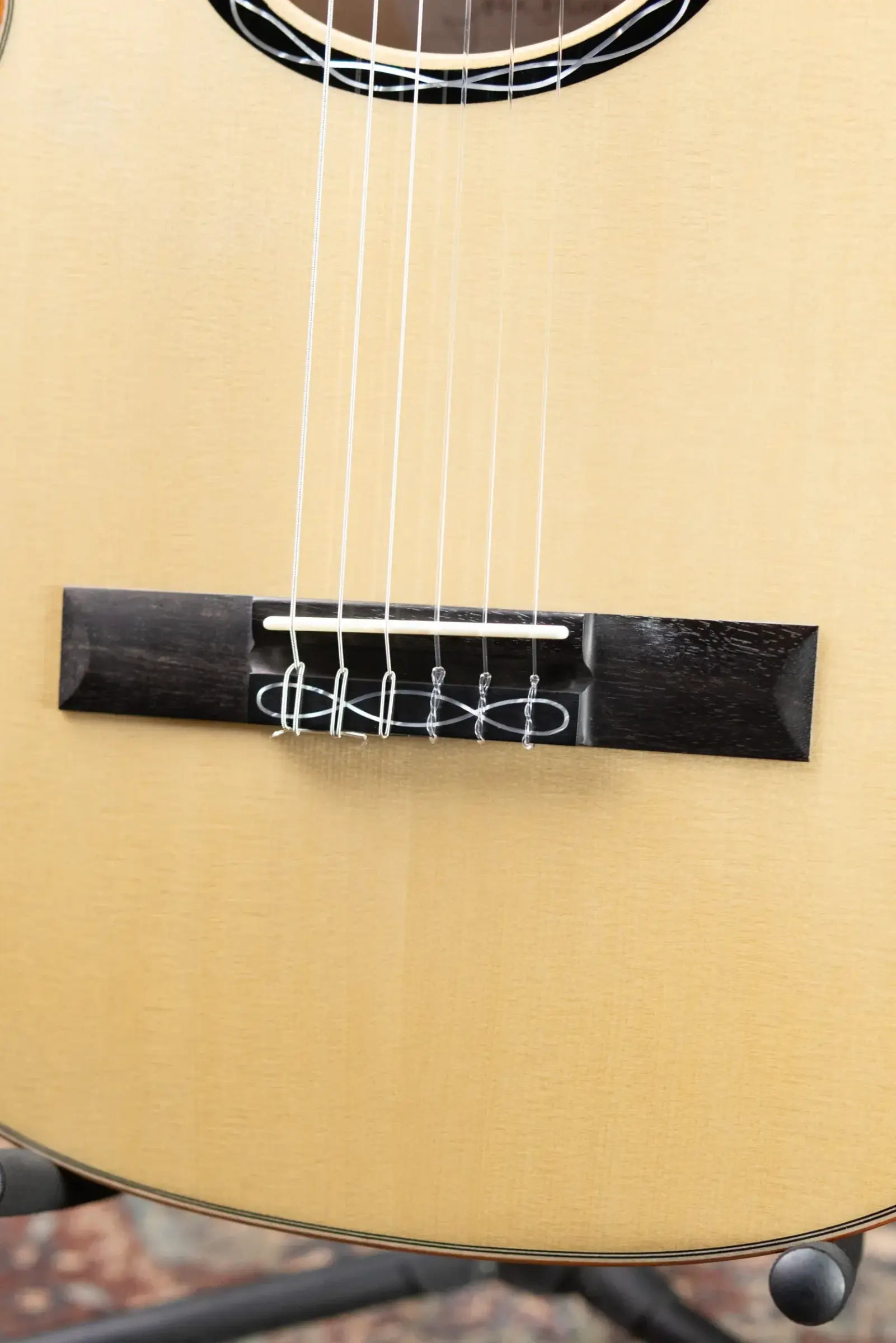 Eastman John Buscarino Cabaret Nylon Acoustic/Electric Guitar - Natural with Hardshell Case