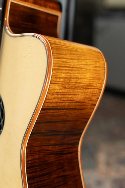 Eastman John Buscarino Cabaret Nylon Acoustic/Electric Guitar - Natural with Hardshell Case