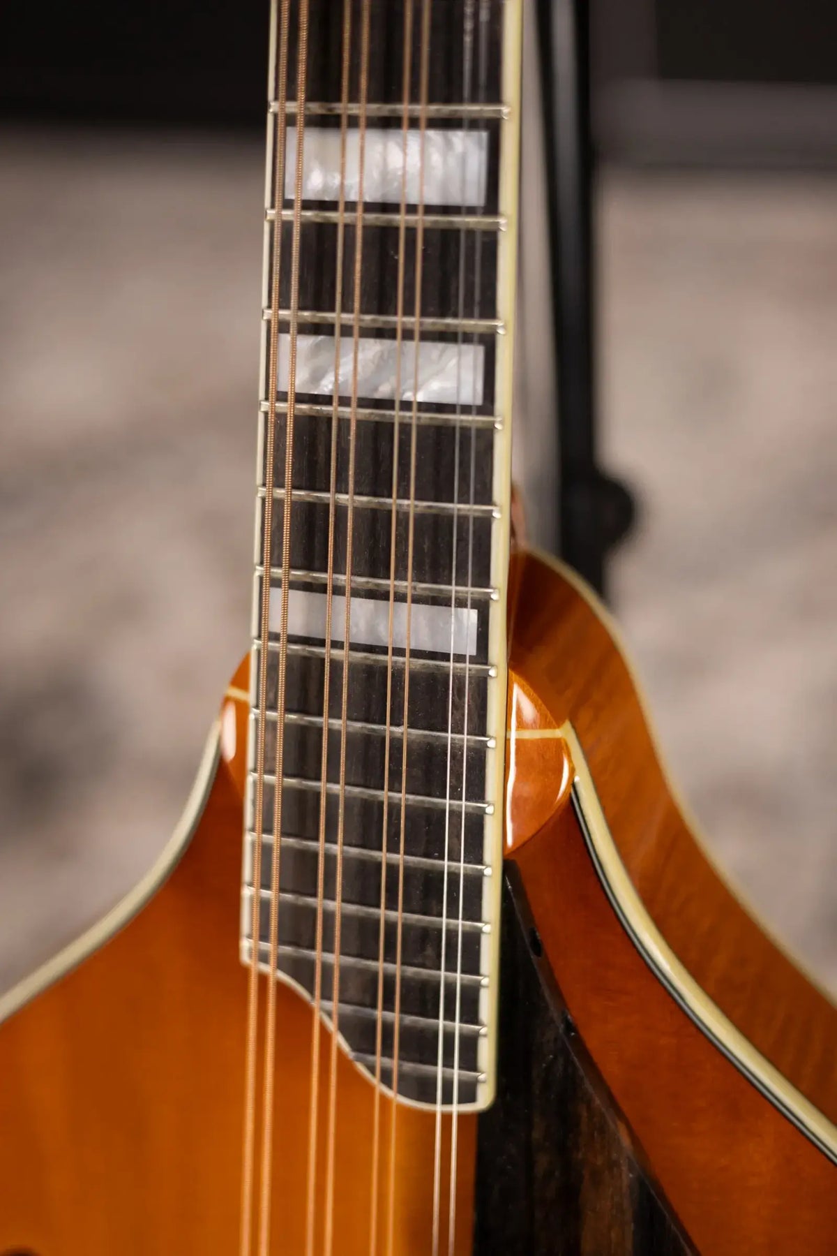 Eastman MDO605-GB A-Style Acoustic/Electric Octave Mandolin - Goldburst with Hardshell Case