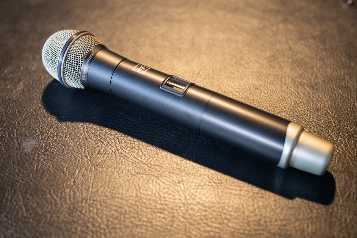 Electro Voice R300 HD Handheld Wireless Microphone System Band C haggertys 05