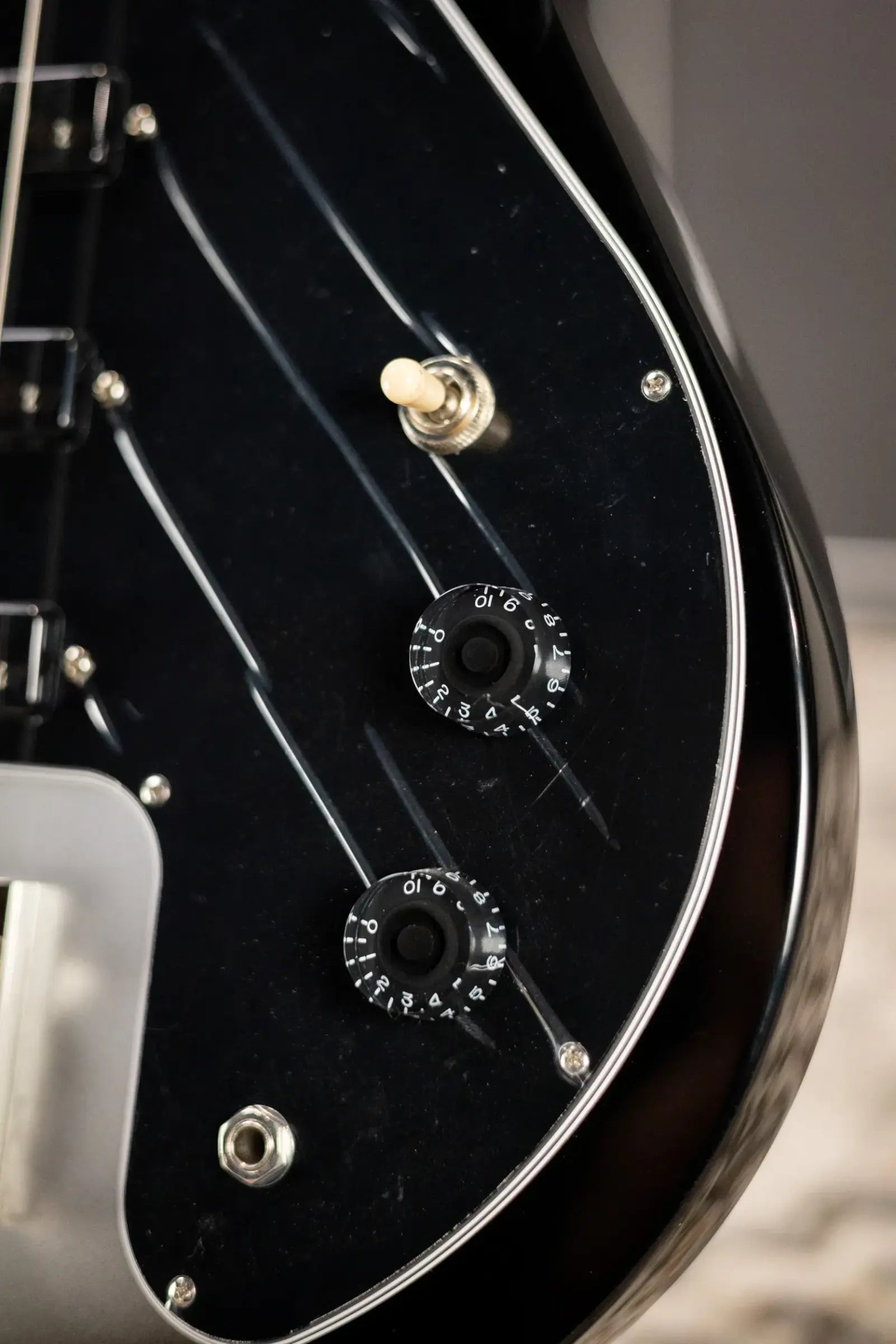 Epiphone Mike Dirnt Signature Grabber G-3 Bass - Silverburst with Hardshell Case