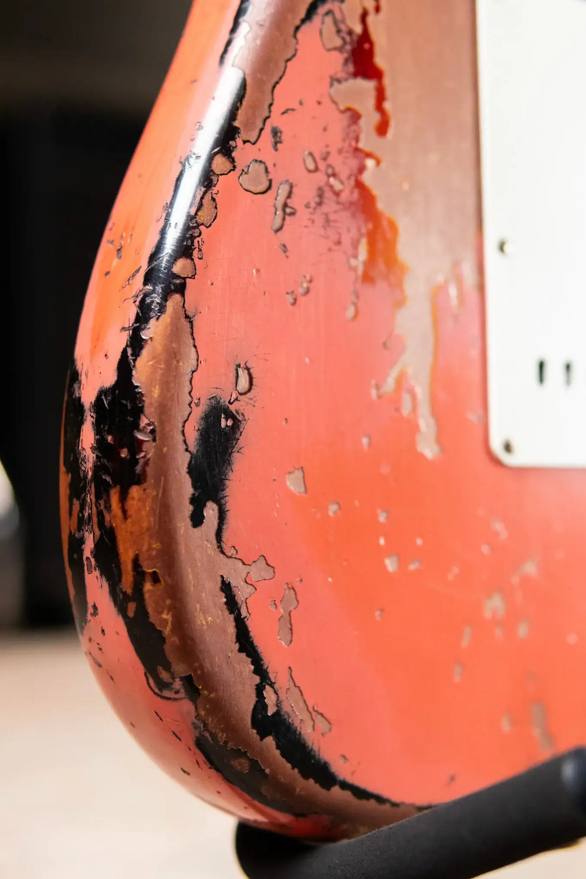 Fender 1965 Stratocaster Super Heavy Relic Electric Guitar - Super Faded Aged Tahitian Coral over 3-Color Sunburst with Hardshell Case