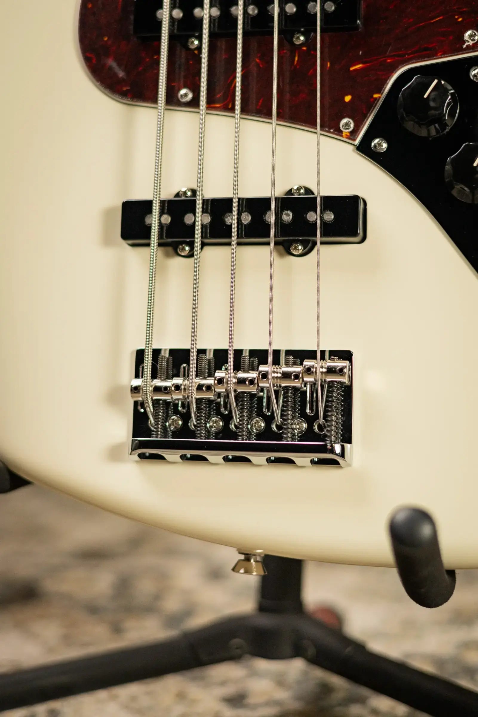 Fender American Professional II Jazz Bass V - Olympic White with Hardshell Case