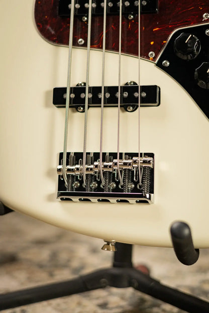 Fender American Professional II Jazz Bass V - Olympic White with Hardshell Case