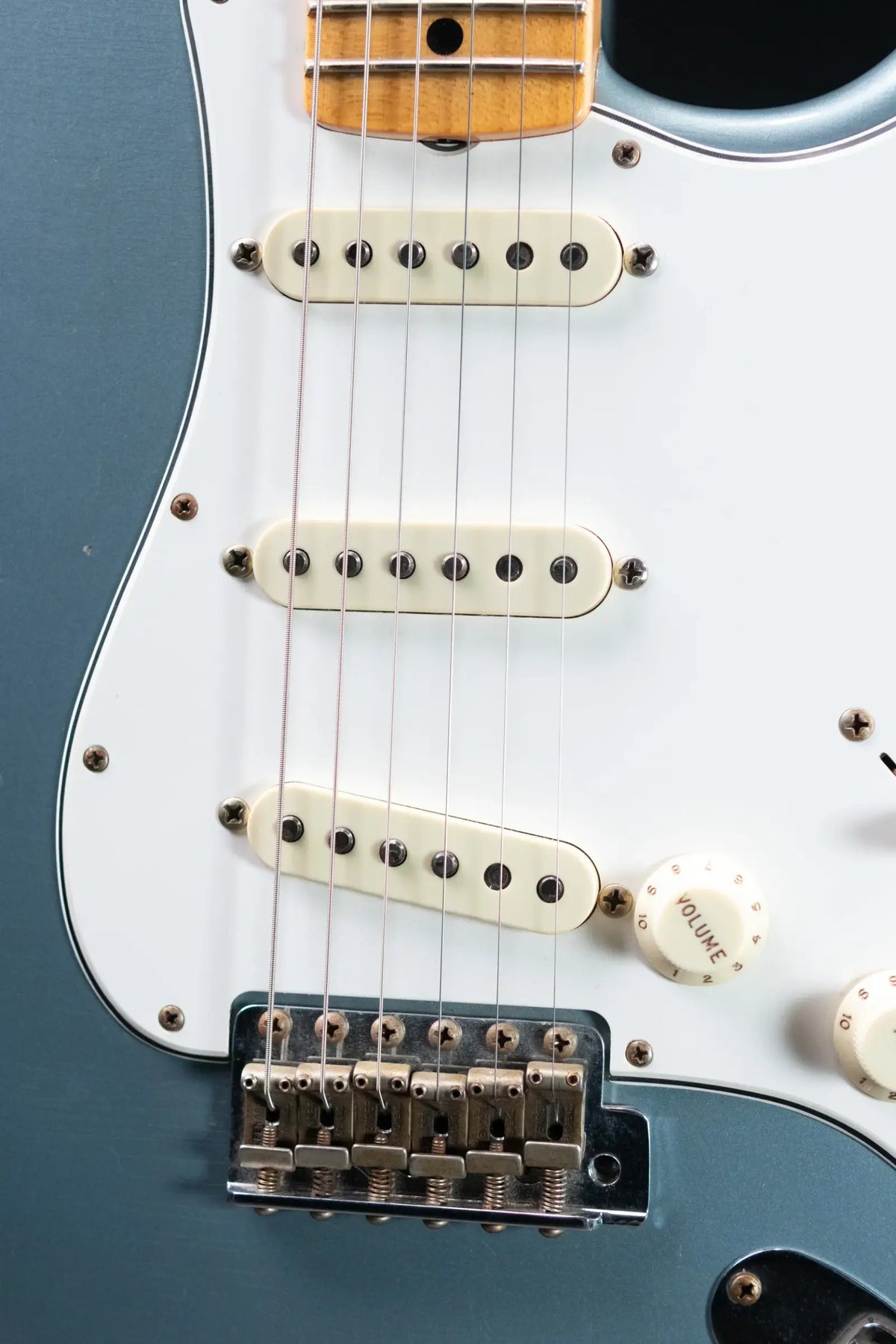 Fender Custom Shop '68 Stratocaster Journeyman Electric Guitar - Ice Blue Metallic with Hardshell Case - Used