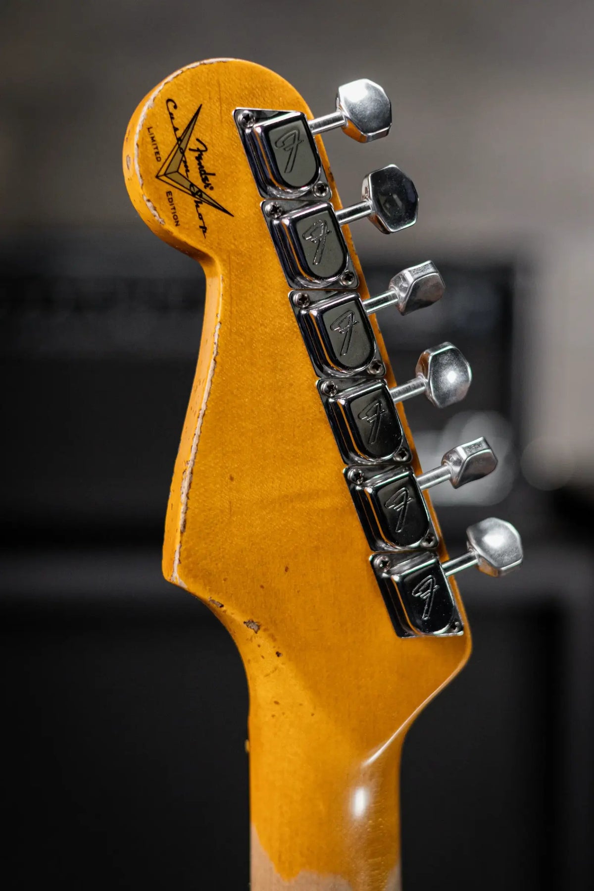 Fender Custom Shop LR25-CUST DLX HBS-1 Heavy Relic Stratocaster Electric Guitar - Magenta Sparkle over 3-Tone Sunburst with Hardshell Case
