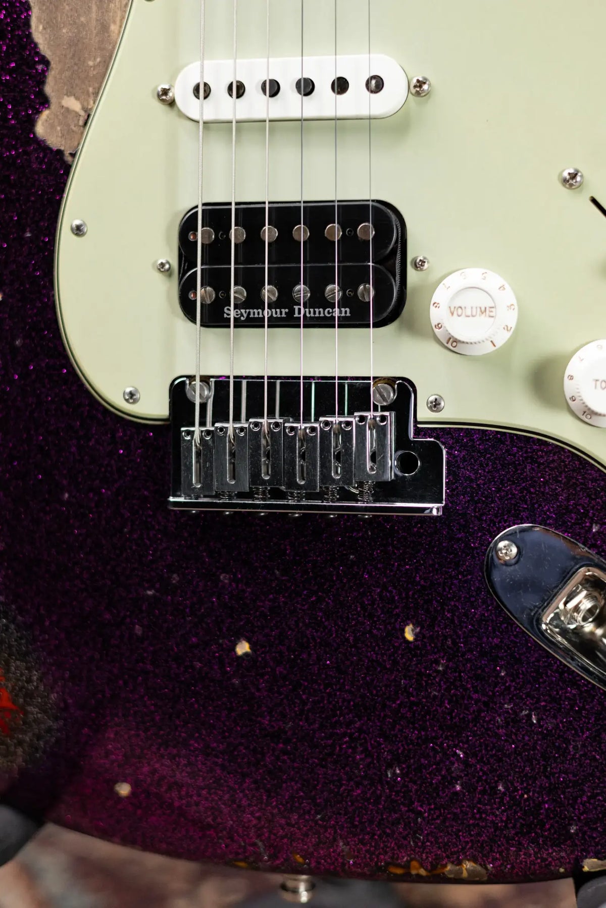 Fender Custom Shop LR25-CUST DLX HBS-1 Heavy Relic Stratocaster Electric Guitar - Magenta Sparkle over 3-Tone Sunburst with Hardshell Case