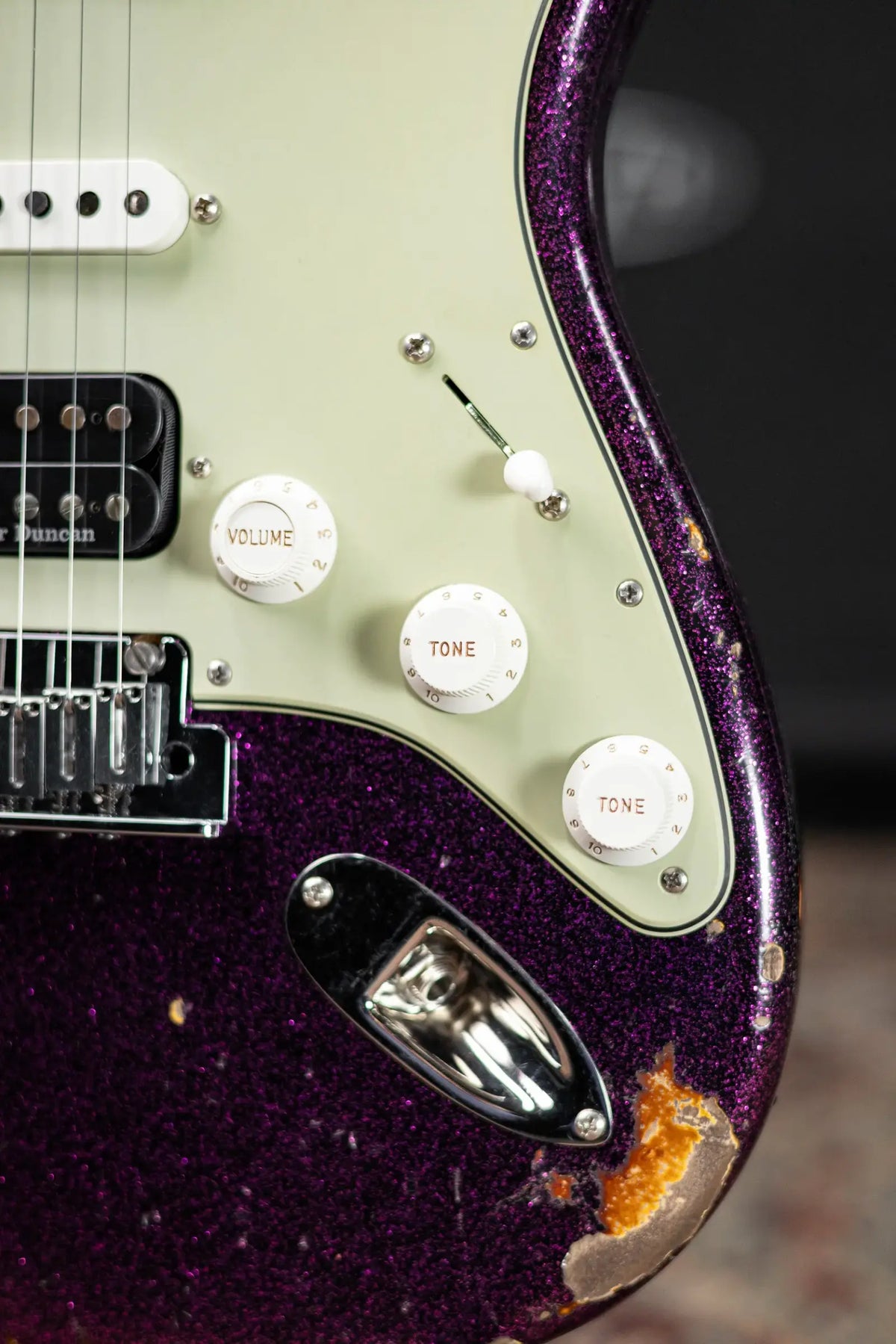 Fender Custom Shop LR25-CUST DLX HBS-1 Heavy Relic Stratocaster Electric Guitar - Magenta Sparkle over 3-Tone Sunburst with Hardshell Case