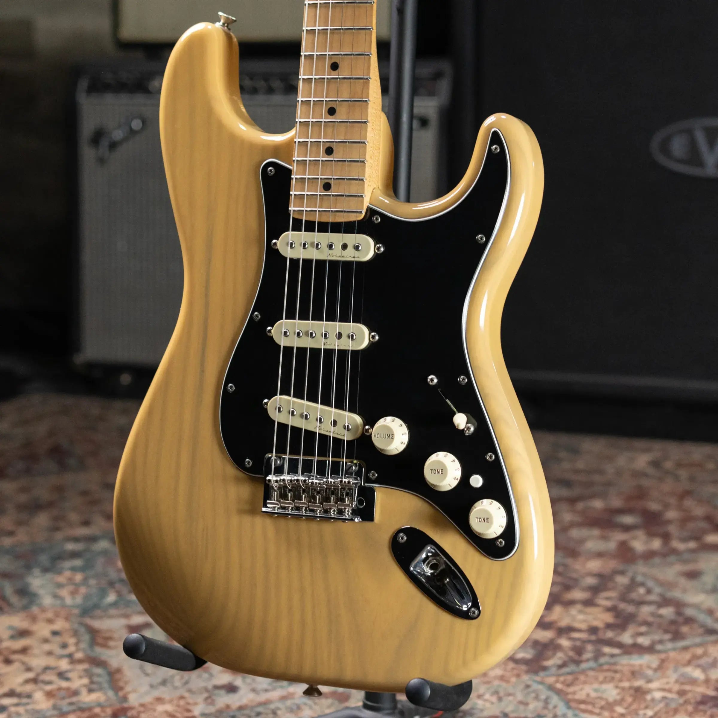 Fender Deluxe Stratocaster Electric Guitar - Vintage Blonde with Hardshell Case - Used