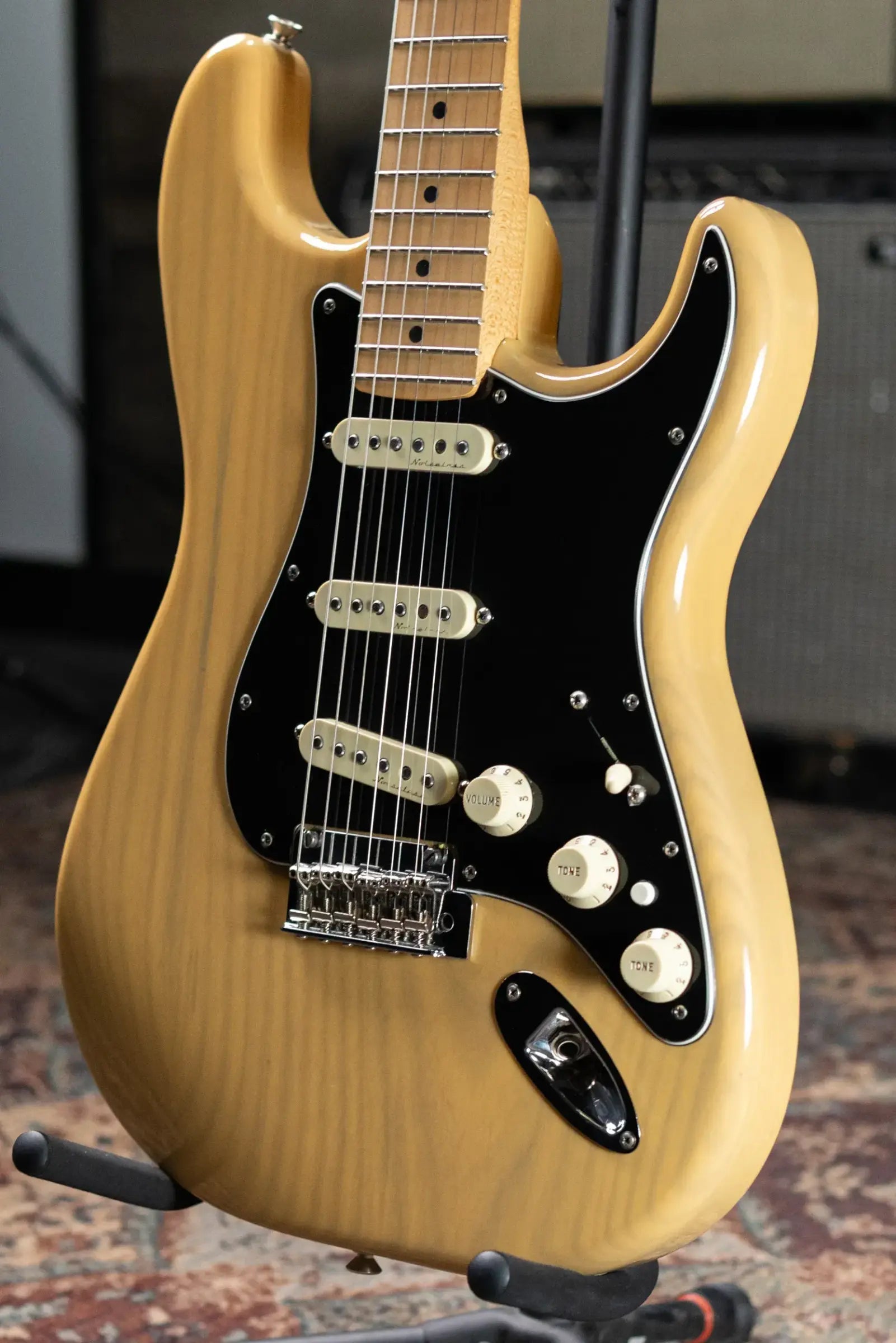 Fender Deluxe Stratocaster Electric Guitar - Vintage Blonde with Hardshell Case - Used