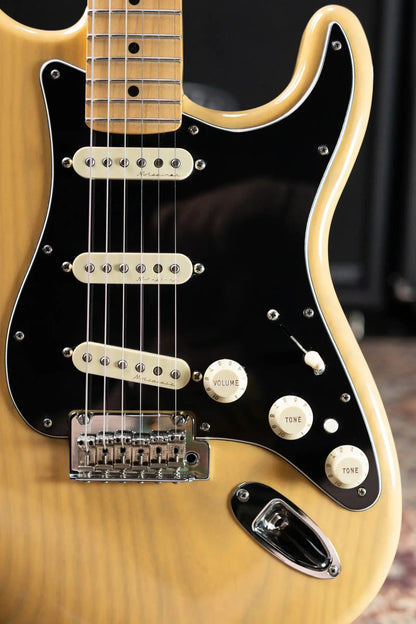Fender Deluxe Stratocaster Electric Guitar - Vintage Blonde with Hardshell Case - Used