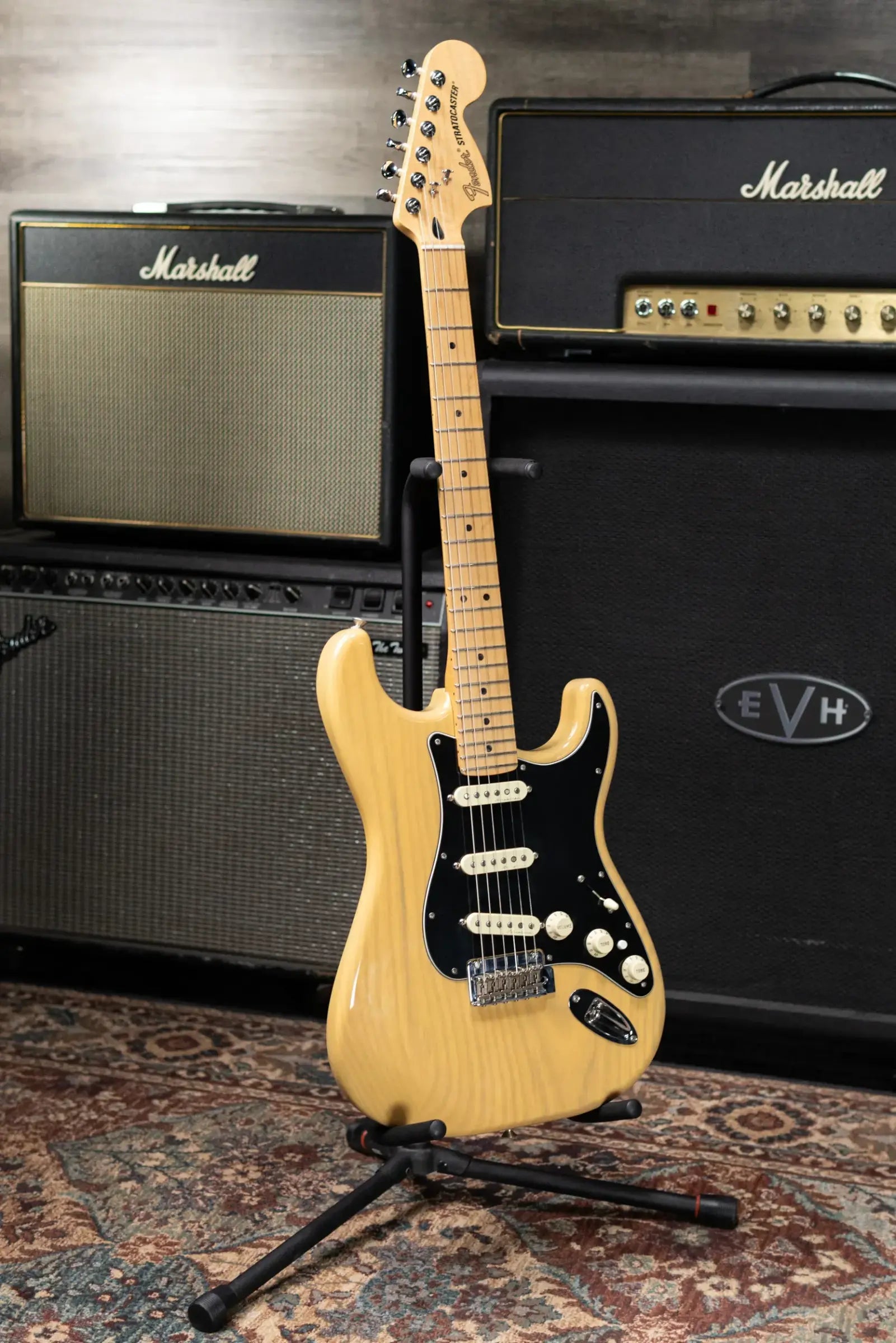 Fender Deluxe Stratocaster Electric Guitar - Vintage Blonde with Hardshell Case - Used