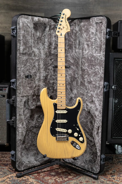 Fender Deluxe Stratocaster Electric Guitar - Vintage Blonde with Hardshell Case - Used