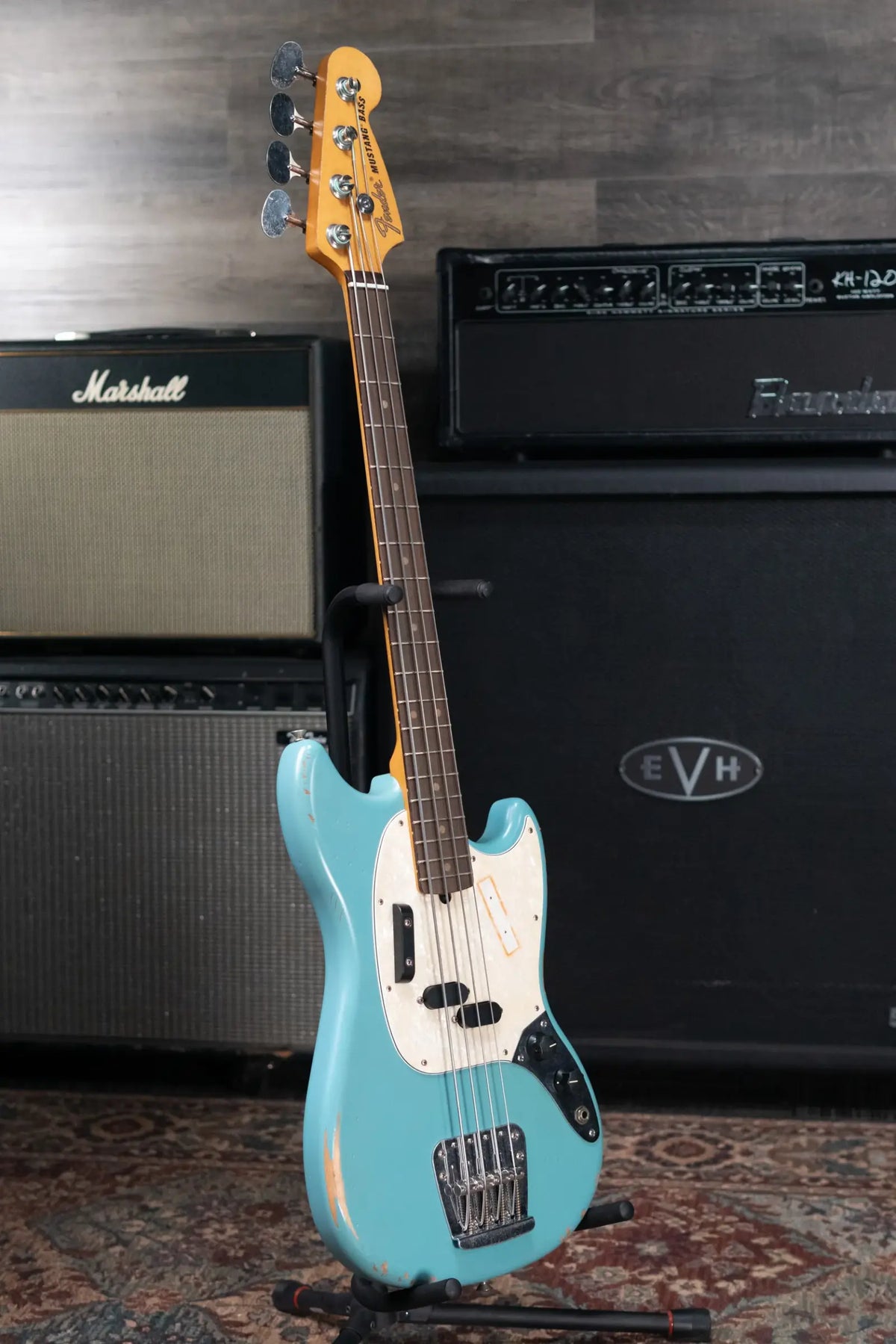 Fender JMJ Road Worn Mustang Bass - Faded Daphne Blue with Gig Bag