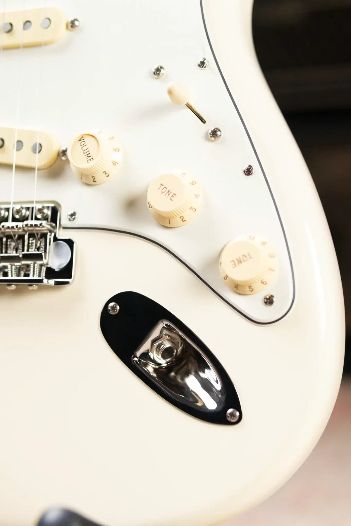 Fender Limited Edition American Vintage II '73 Stratocaster Electric Guitar, Maple Fingerboard - Olympic White with Hardshell Case - Demo