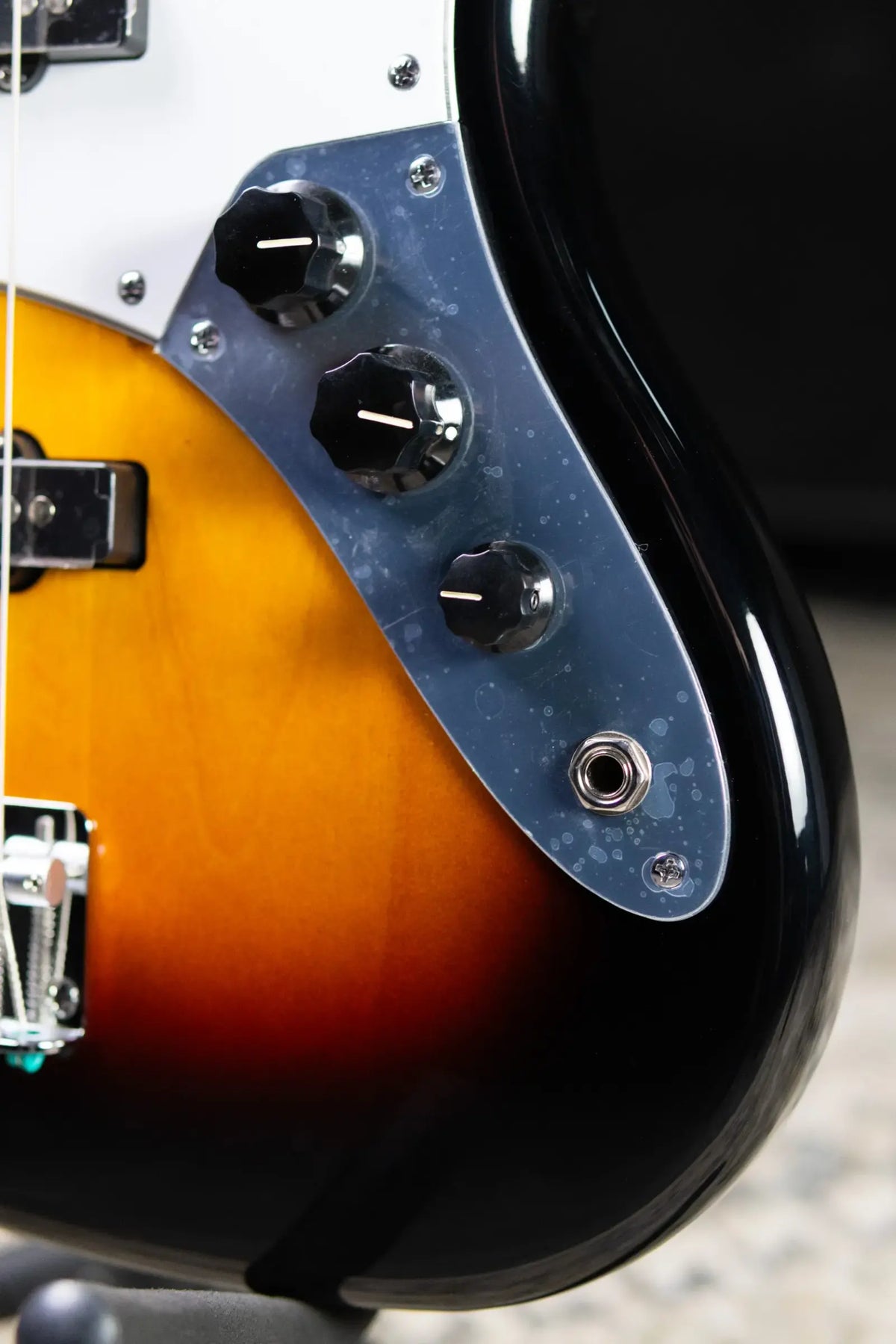 Fender Standard Jazz Bass - 3-Color Sunburst