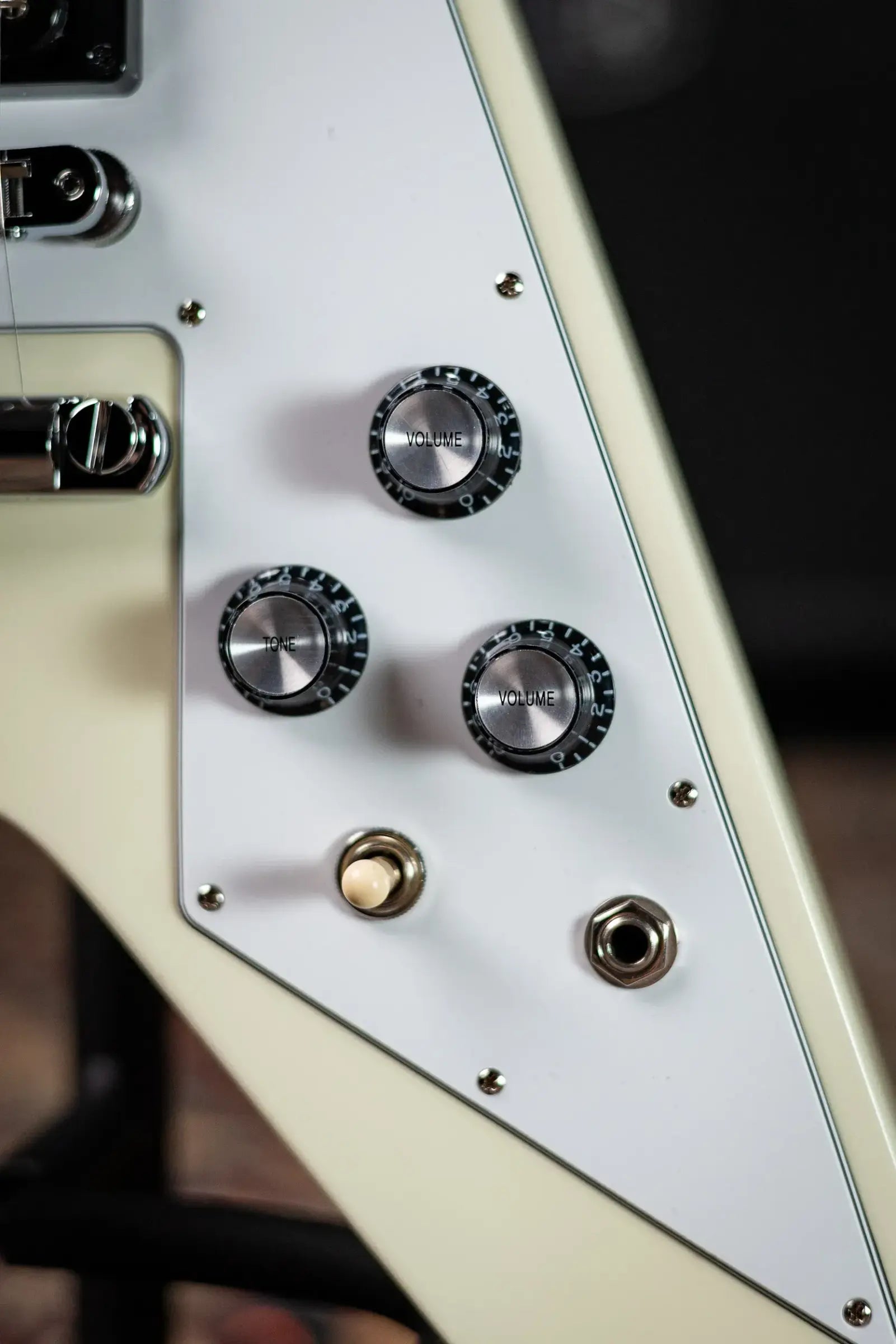 Gibson '70s Flying V Electric Guitar - Classic White with Hardshell Case