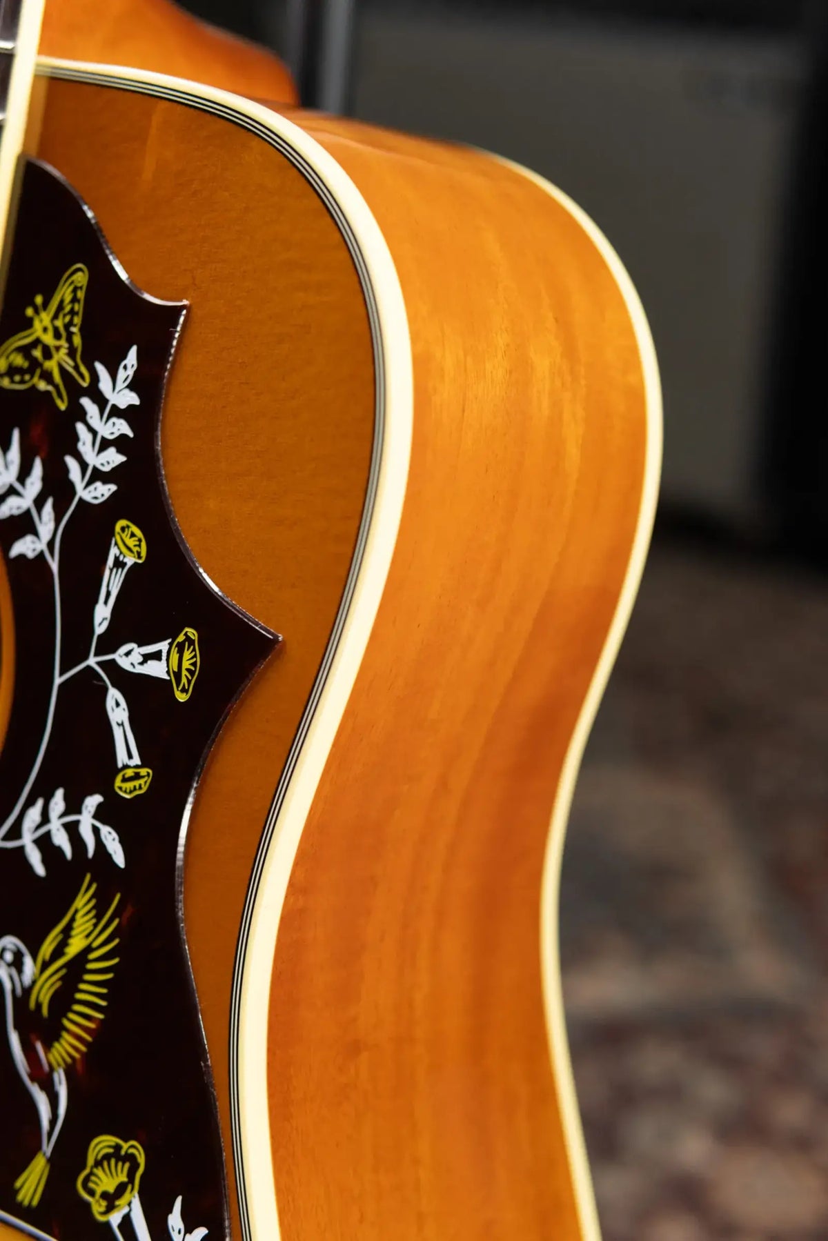 Gibson Hummingbird Original HiFi DNA Acoustic/Electric Guitar - Heritage Cherry Sunburst with Hardshell Case