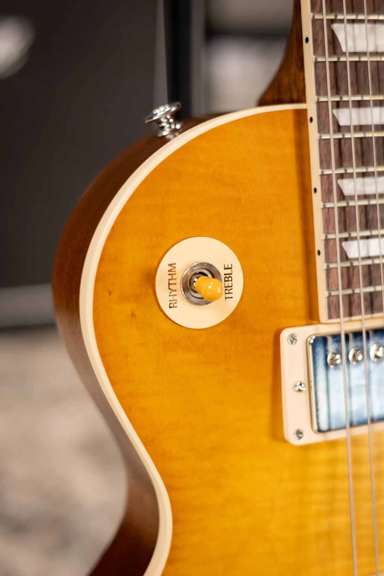 Gibson Les Paul Standard '50s Faded Electric Guitar - Vintage Honey Burst with Hardshell Case